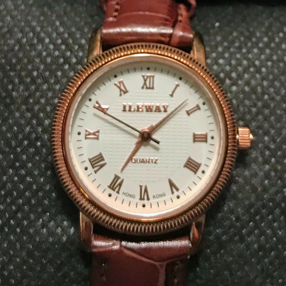 Ileway Womens Small Wrist Watch Brown Leather - Picture 1 of 5